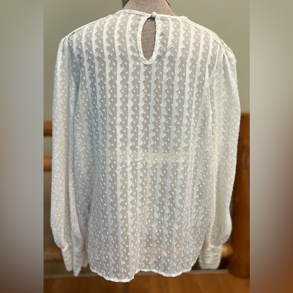 🤍 Lace Victorian Blouse – Size L - Picture 10 of 14